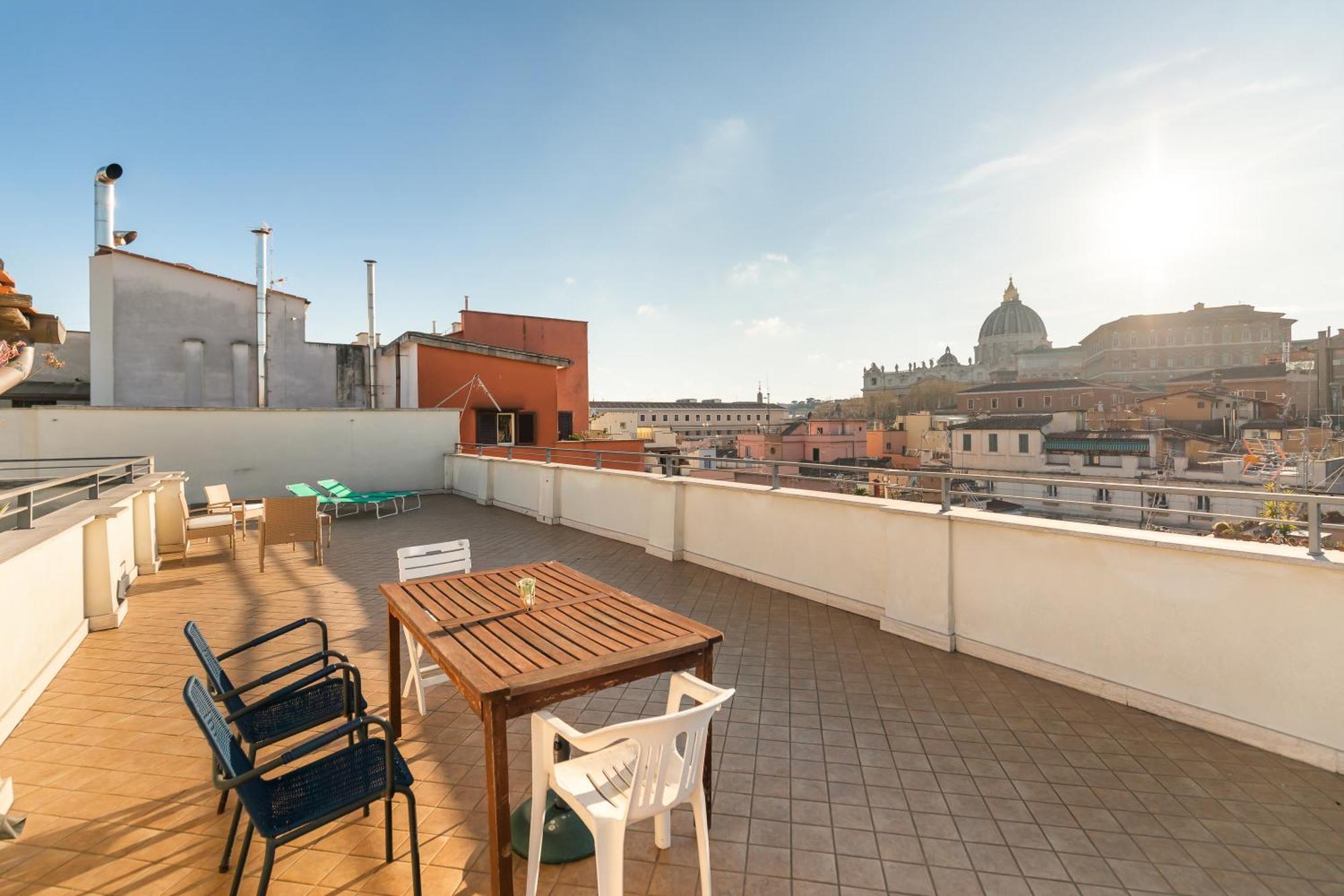 Apartamento Penthouse In Exclusive Borgo Pio District *